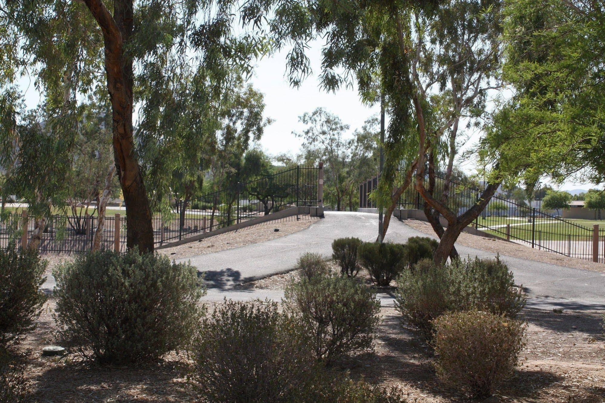 Sonesta Simply Suites Phoenix Glendale Bagian luar foto