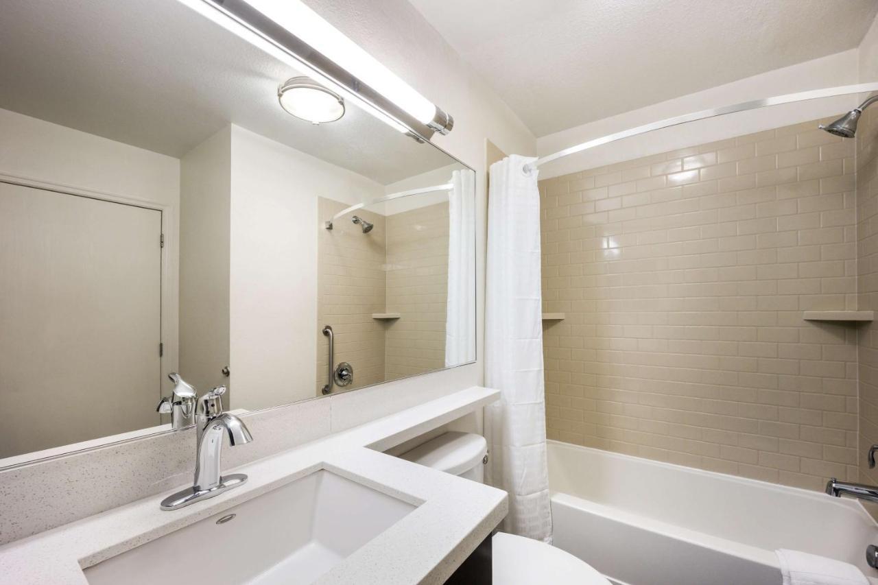 Sonesta Simply Suites Phoenix Glendale Bagian luar foto